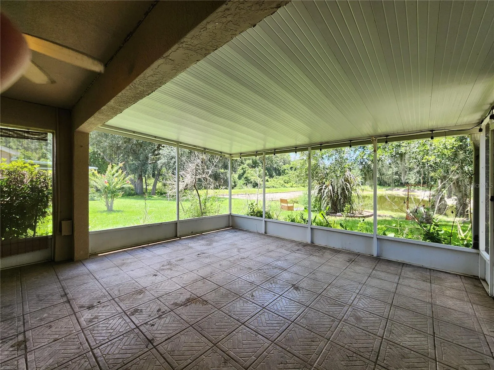 Screened room