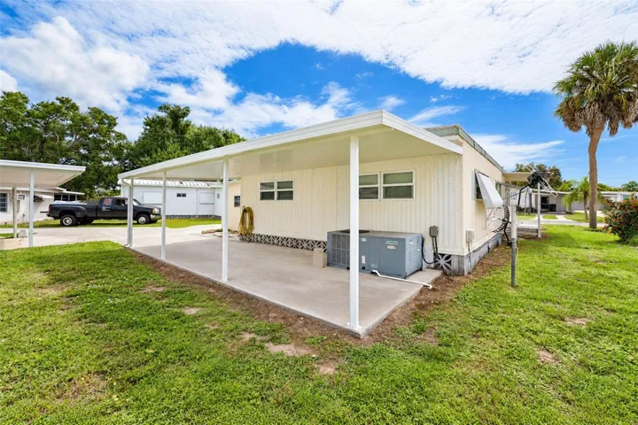 Carport in rear