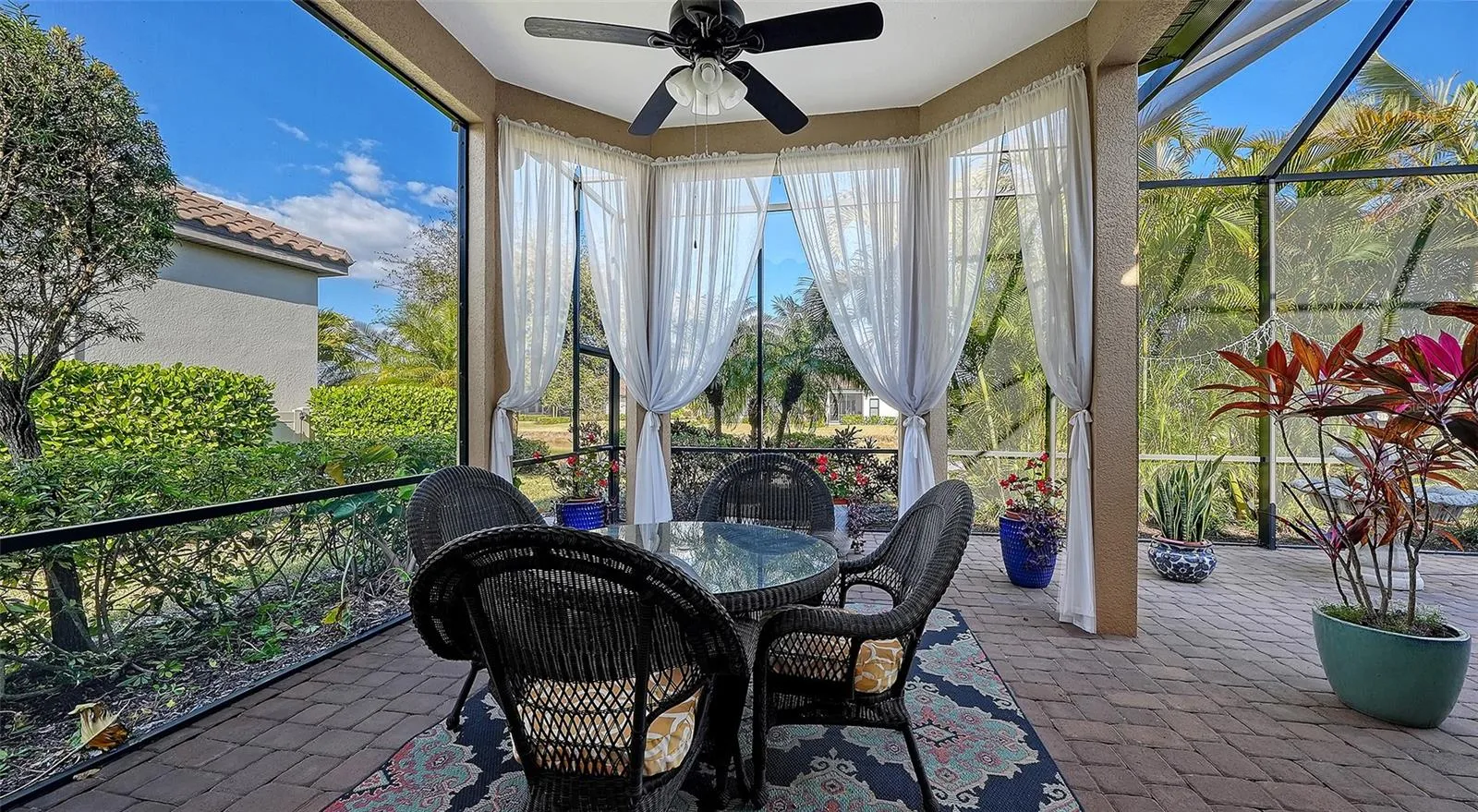 Lanai Dining