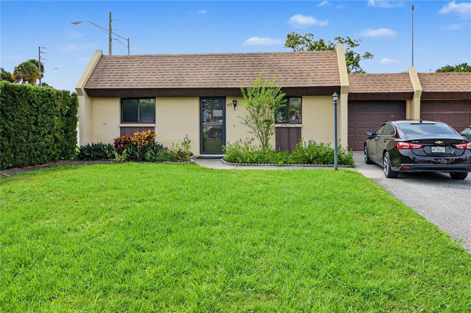 Villa w/ Garage