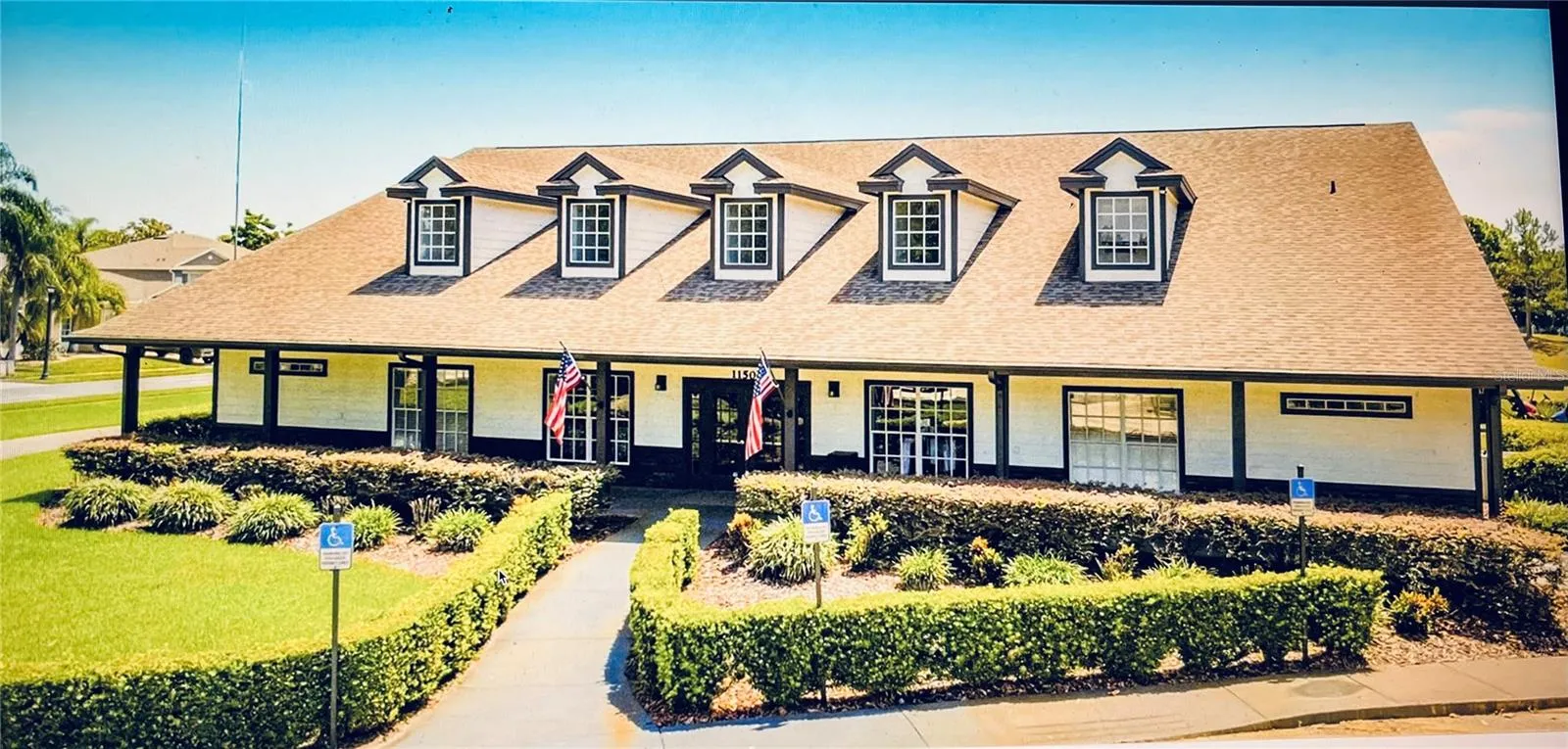 GOLF CLUB HOUSE