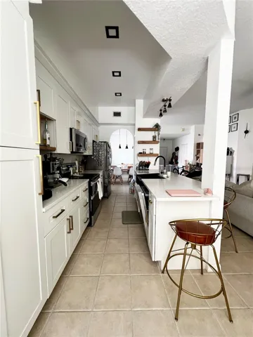 WHITE AND GOLD BRAND NEW KITCHEN