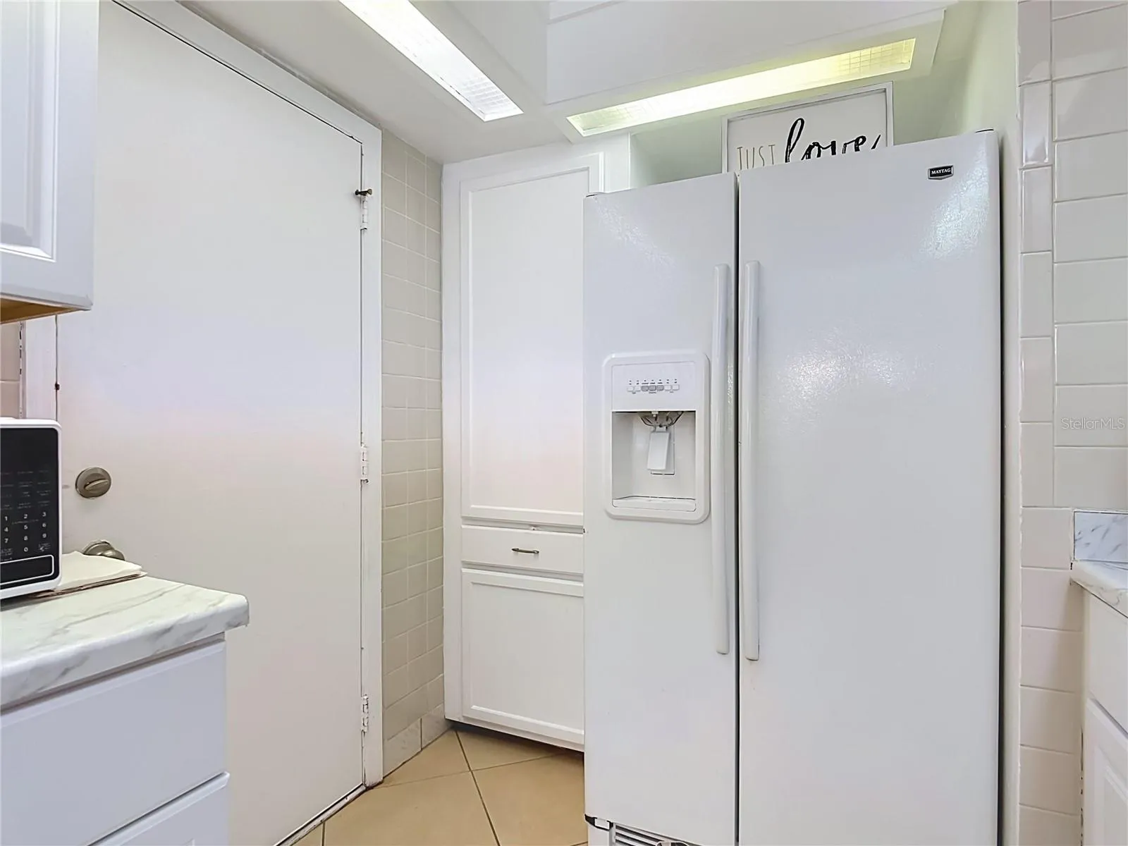 Side-by-side refrigerator