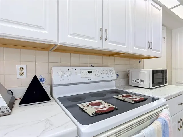 Smooth-top range and cabinet storage