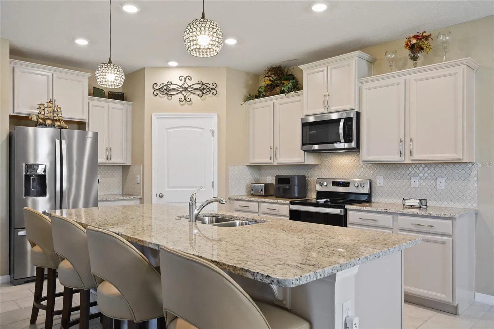 Kitchen &amp; Dinette Area