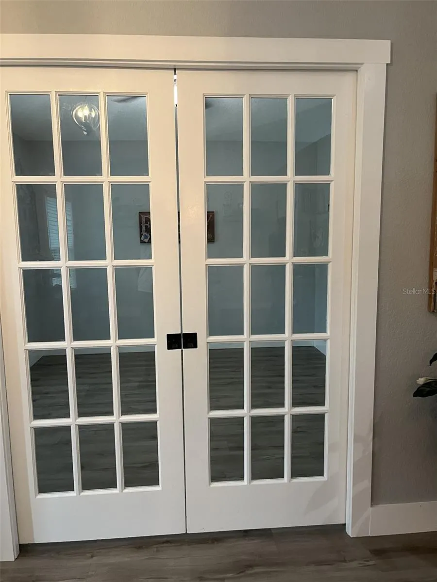 Den/bonus room