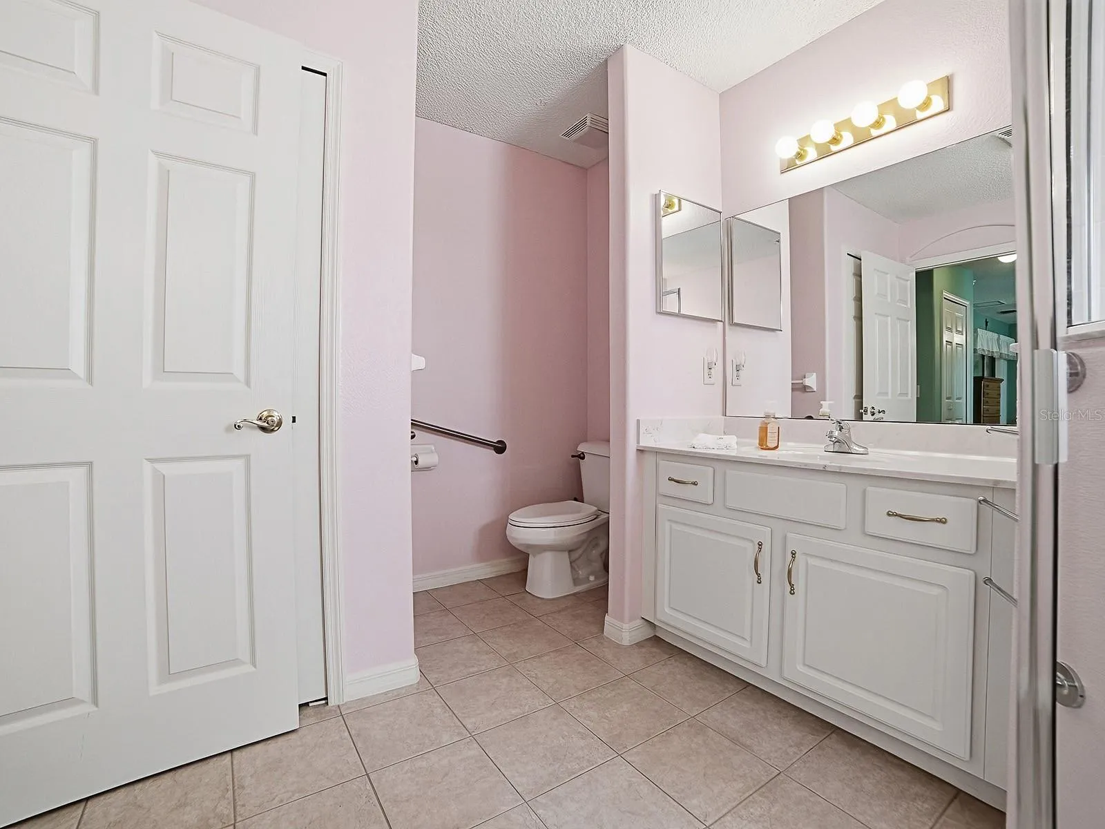 WATER CLOSET