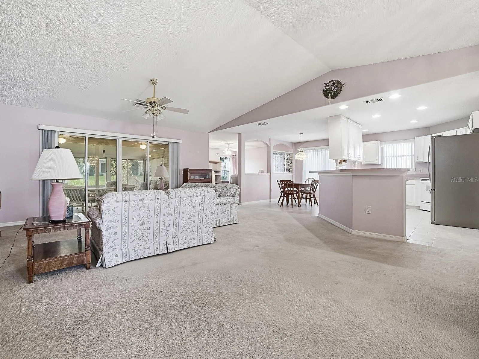 LARGE AND OPEN LIVING AREA