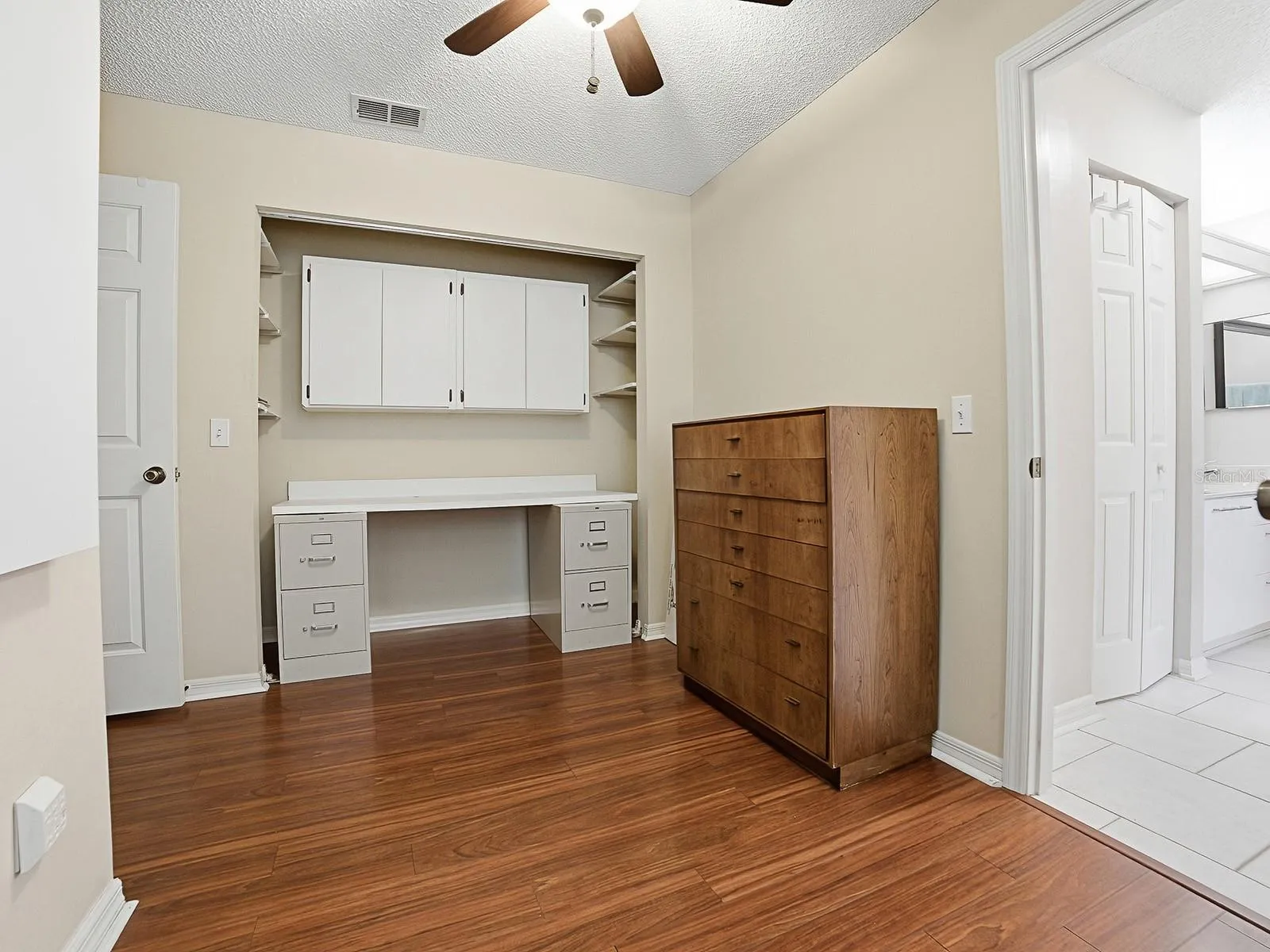 SHELVING FOR OFFICE OR CRAFT ROOM