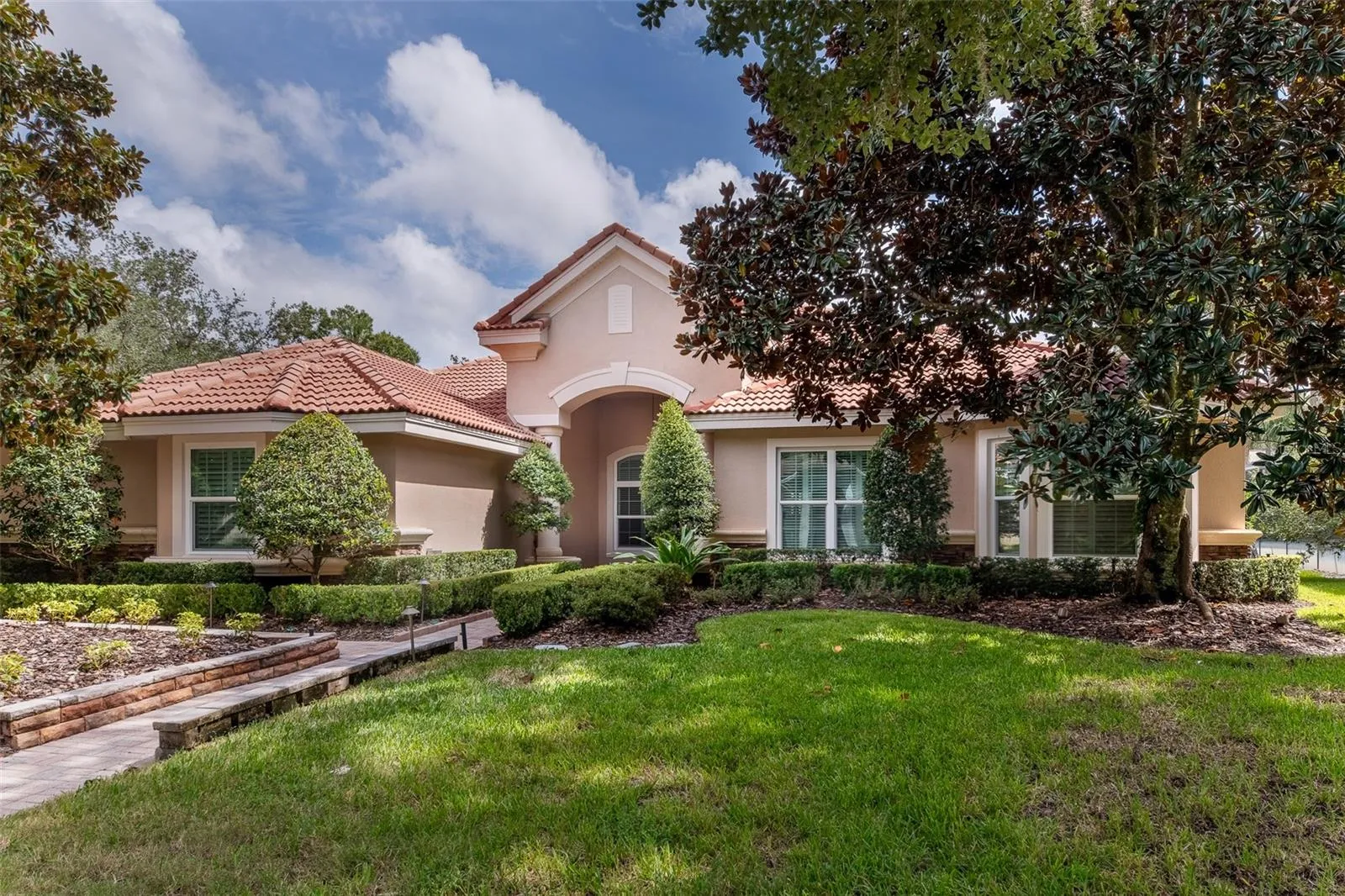 719 Treeline Pl- custom built executive home