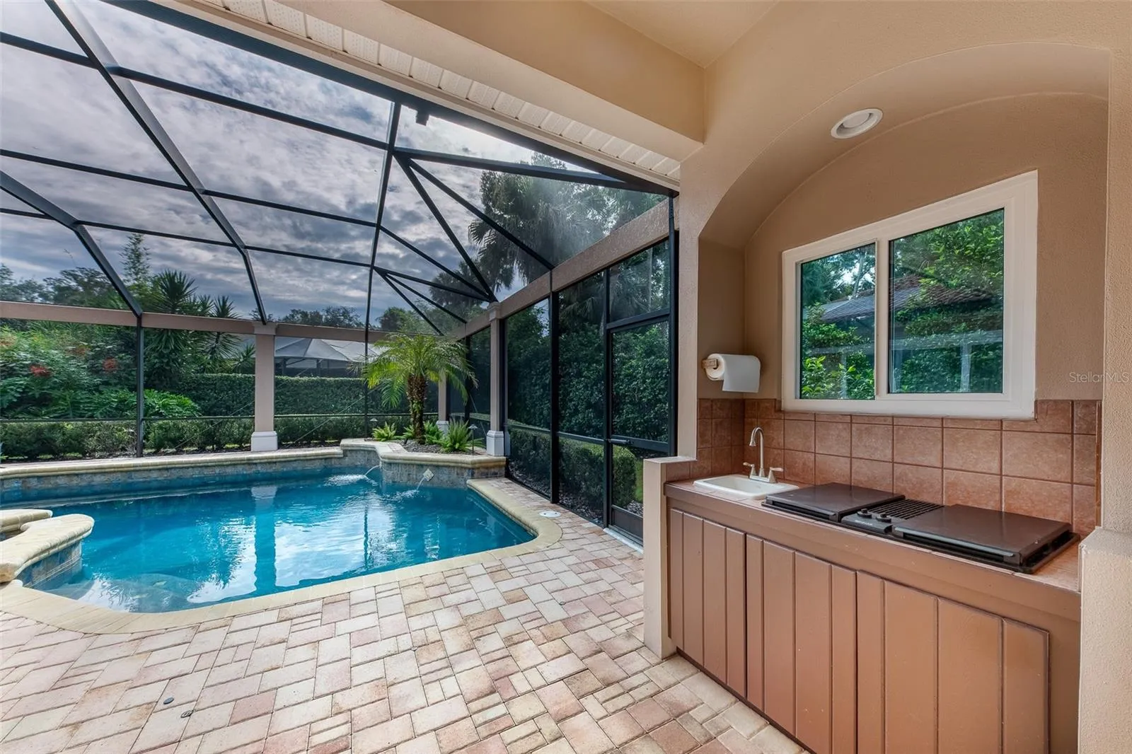 Outdoor electric grill and sink