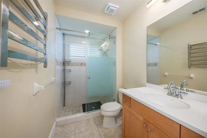Bathroom for bedroom 3 and pool