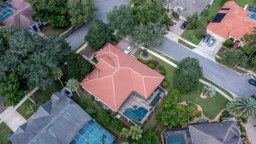 Corner lot with privacy hedges