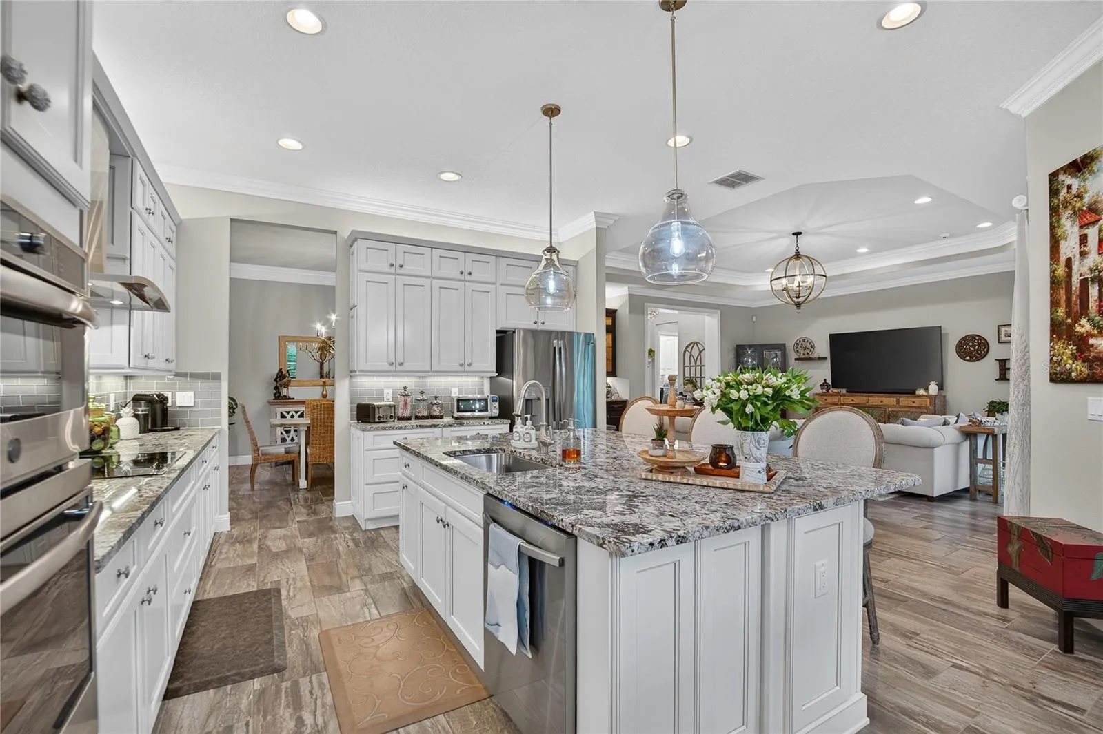 GL Model View Kitchen w/Oversized Island