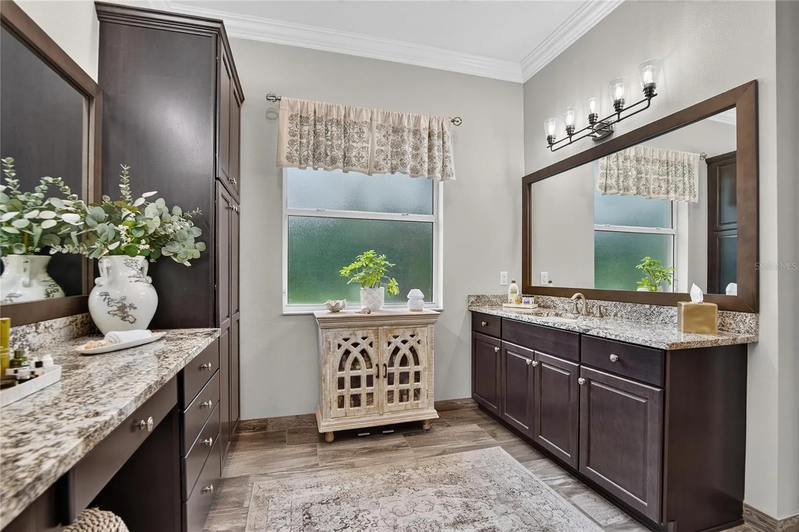 Primary En-suite Bathroom w/Framed Mirrors &amp; Crown Molding