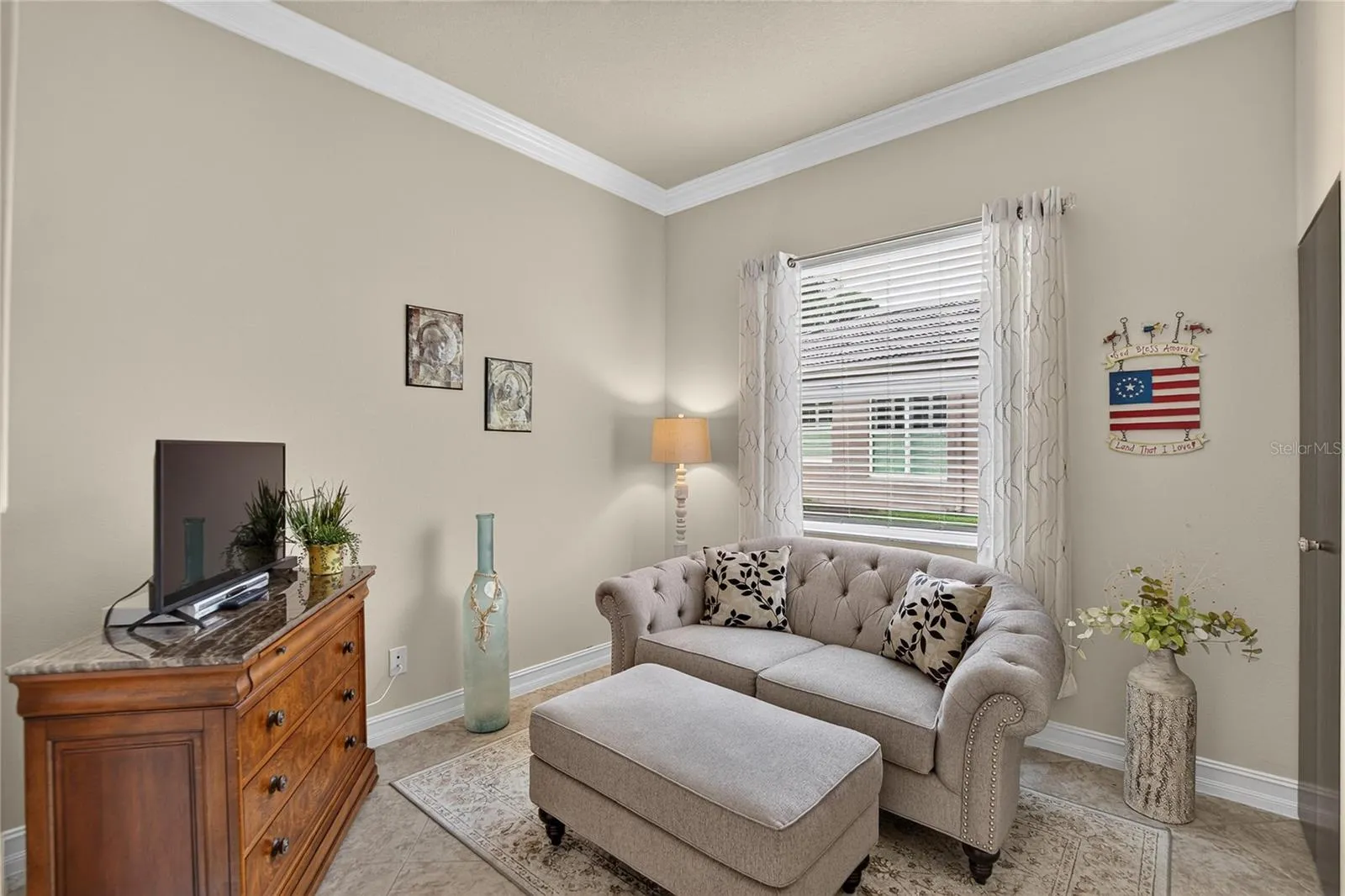 Den/3rd Bedroom