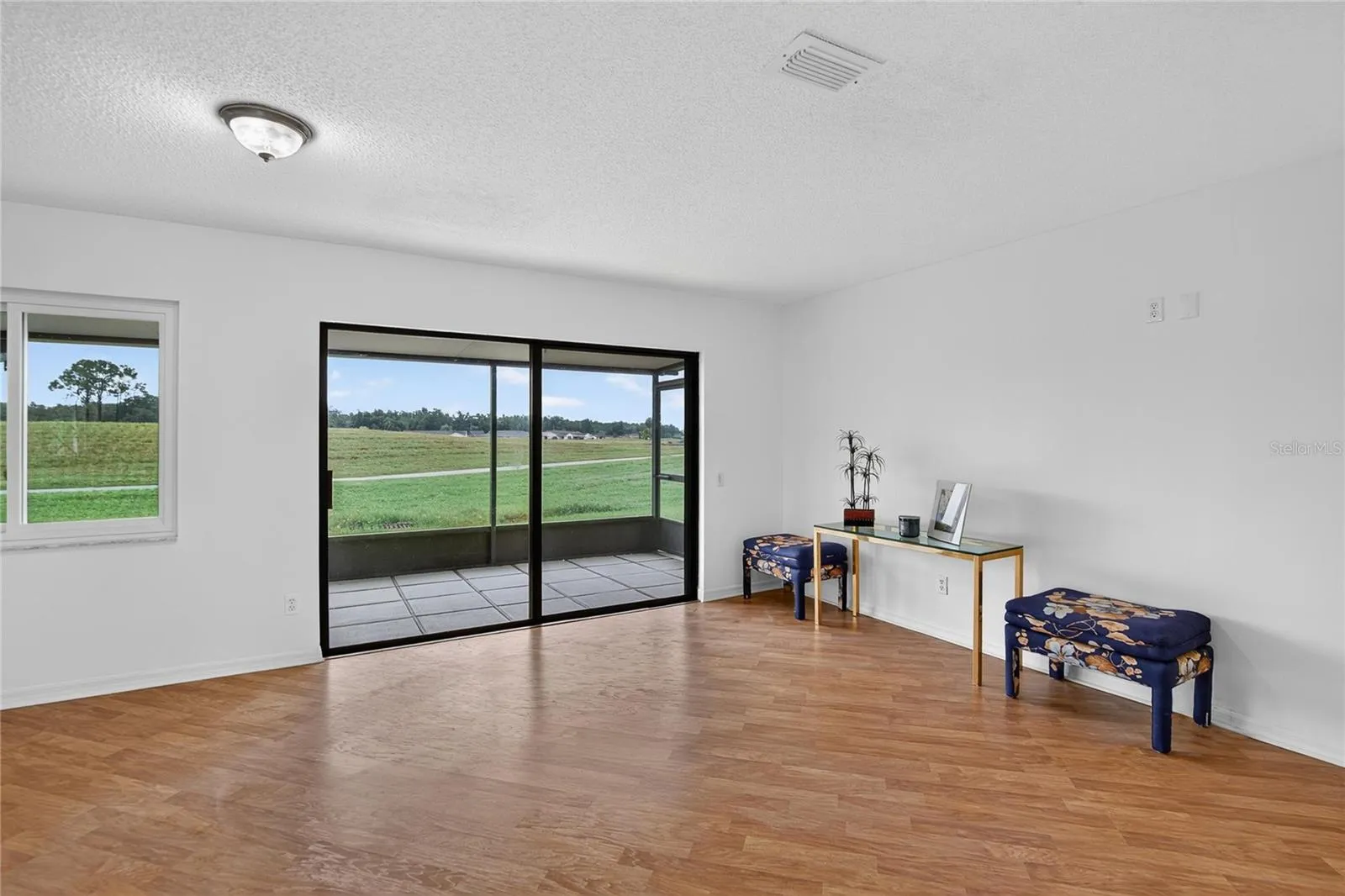 Sitting Area w/Rear Lanai Access