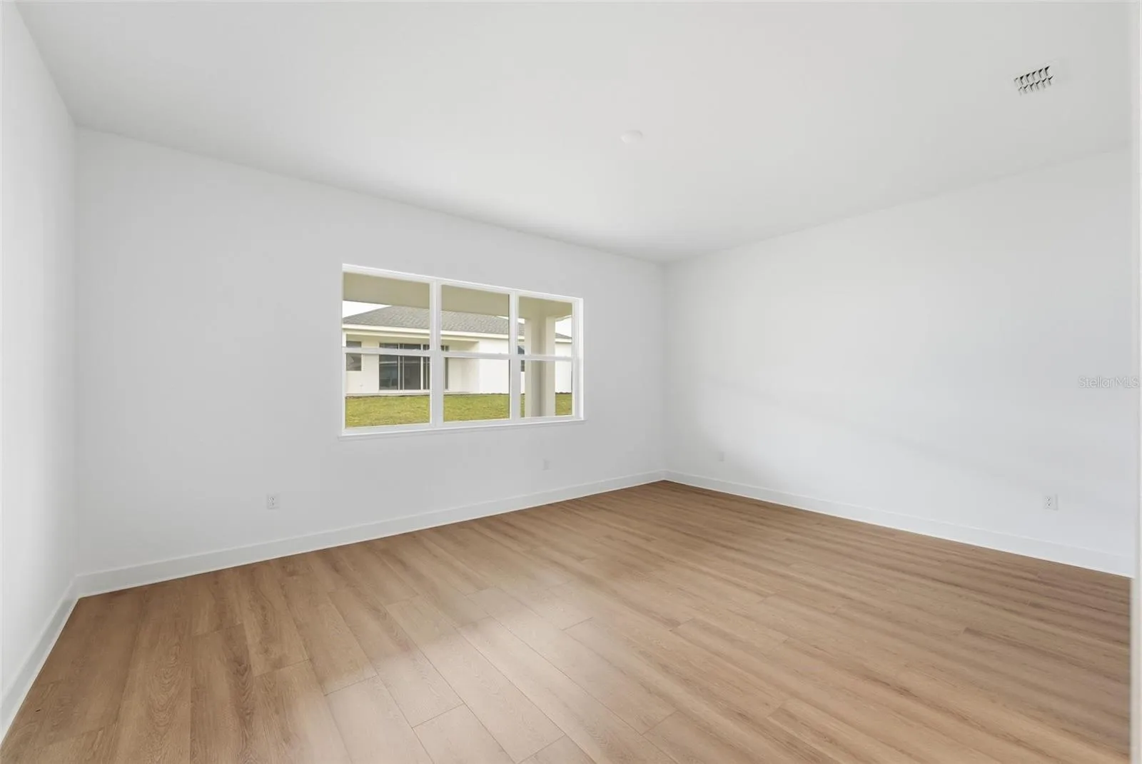 Spacious primary suite