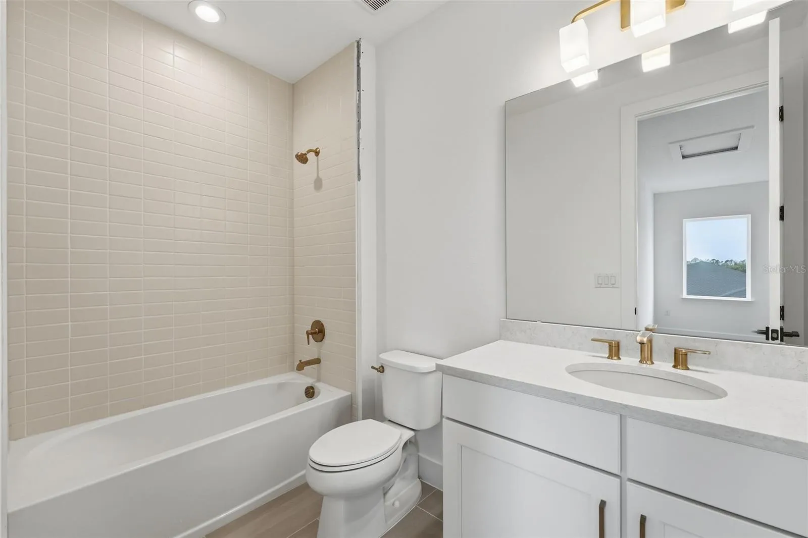 Full bathroom on second floor
