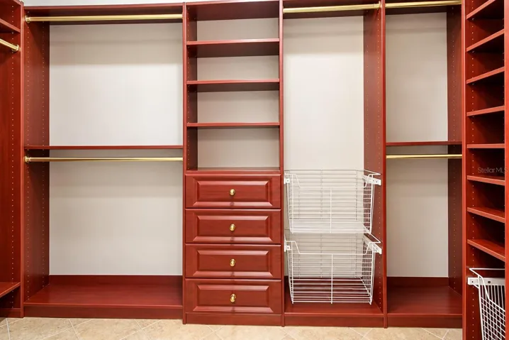 Primary Bedroomcloset
