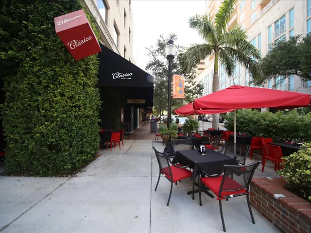 Downtown dining just minutes by car