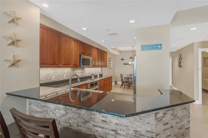 Open Breakfast Bar with seating...ideal for entertaining.
