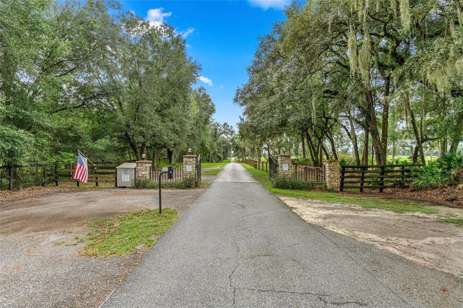 Entrance NW 35th , Shared Private Road