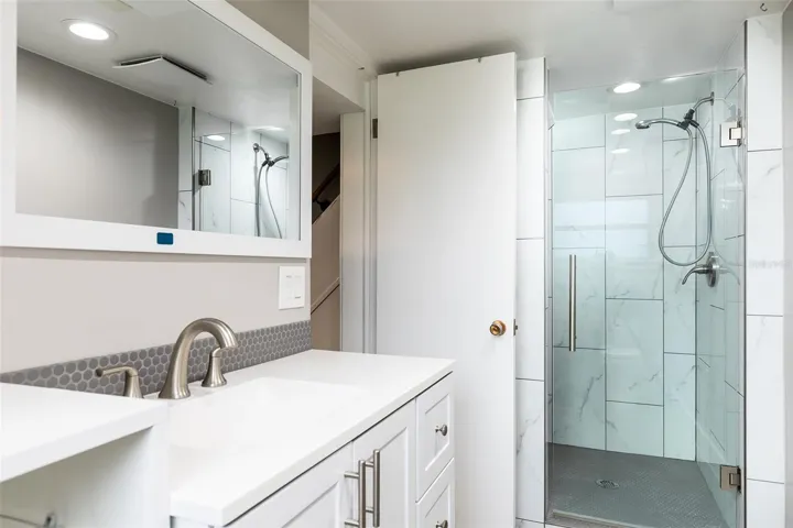 Bathroom 3 (basement)