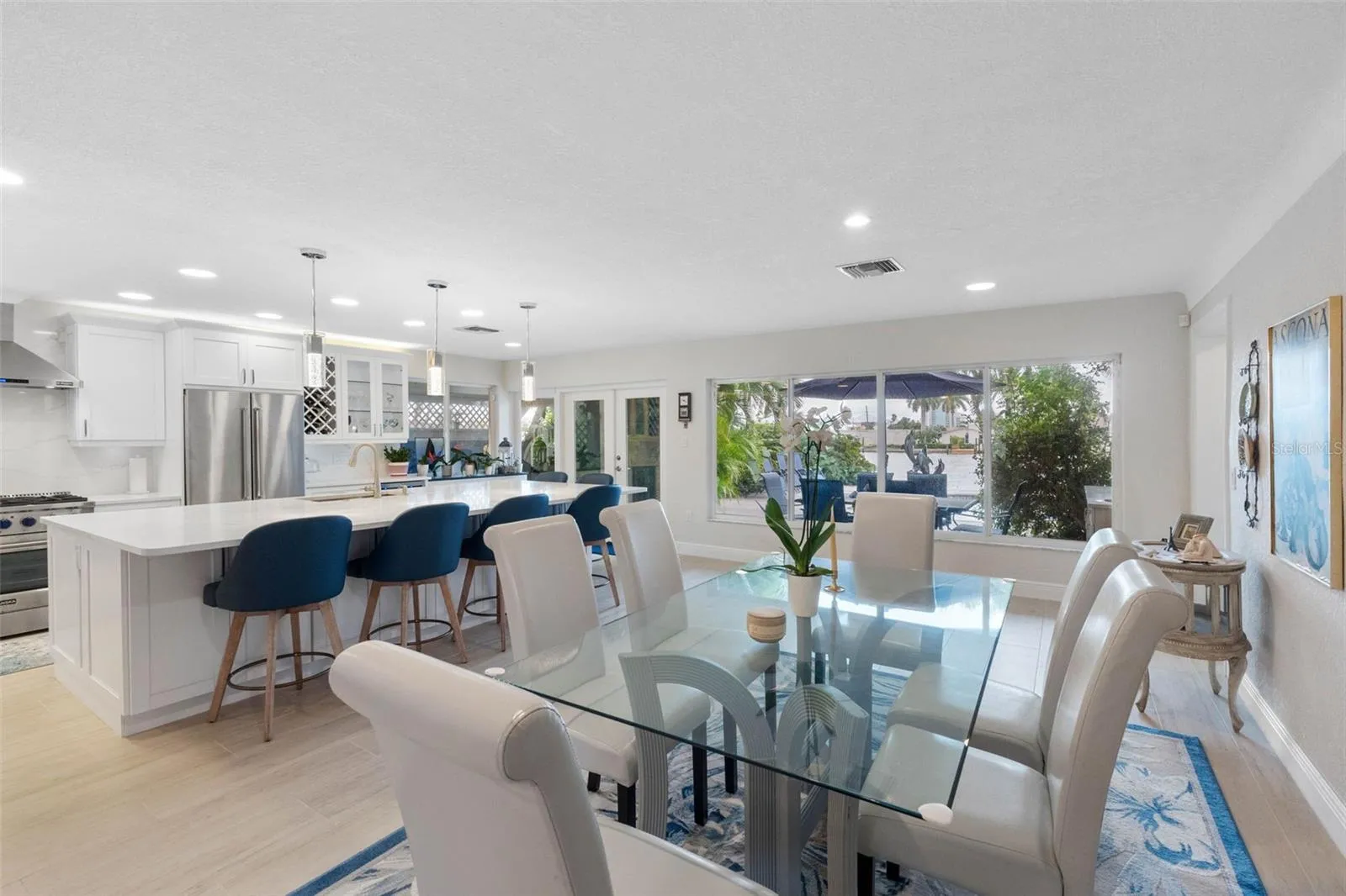 Open kitchen with lots of seating.