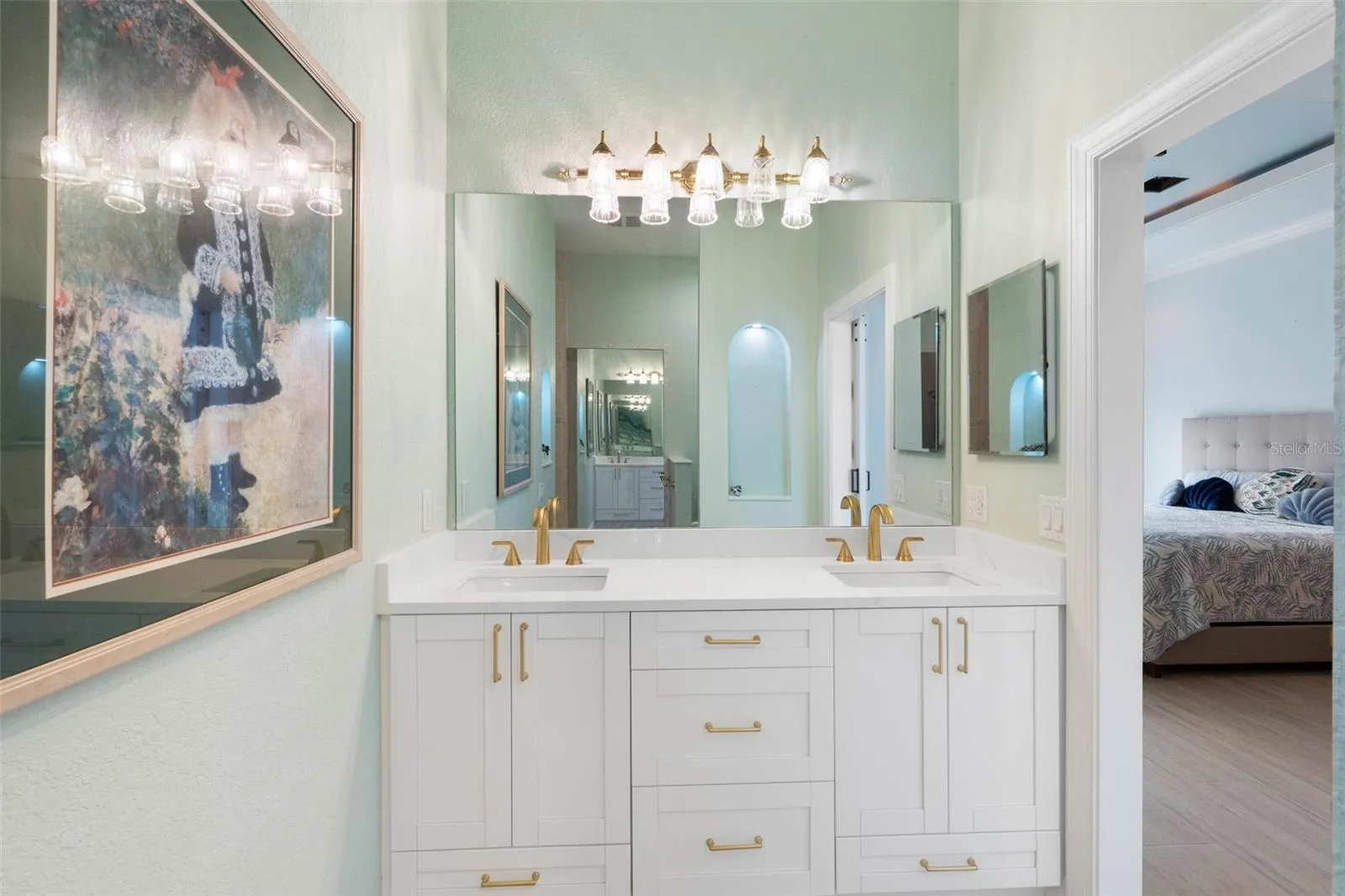 Ensuite bathroom.