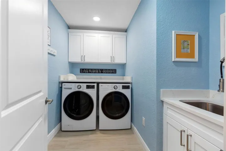 Spacious laundry room.