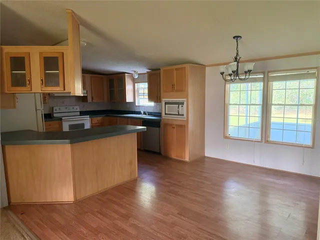 Kitchen Image 1
