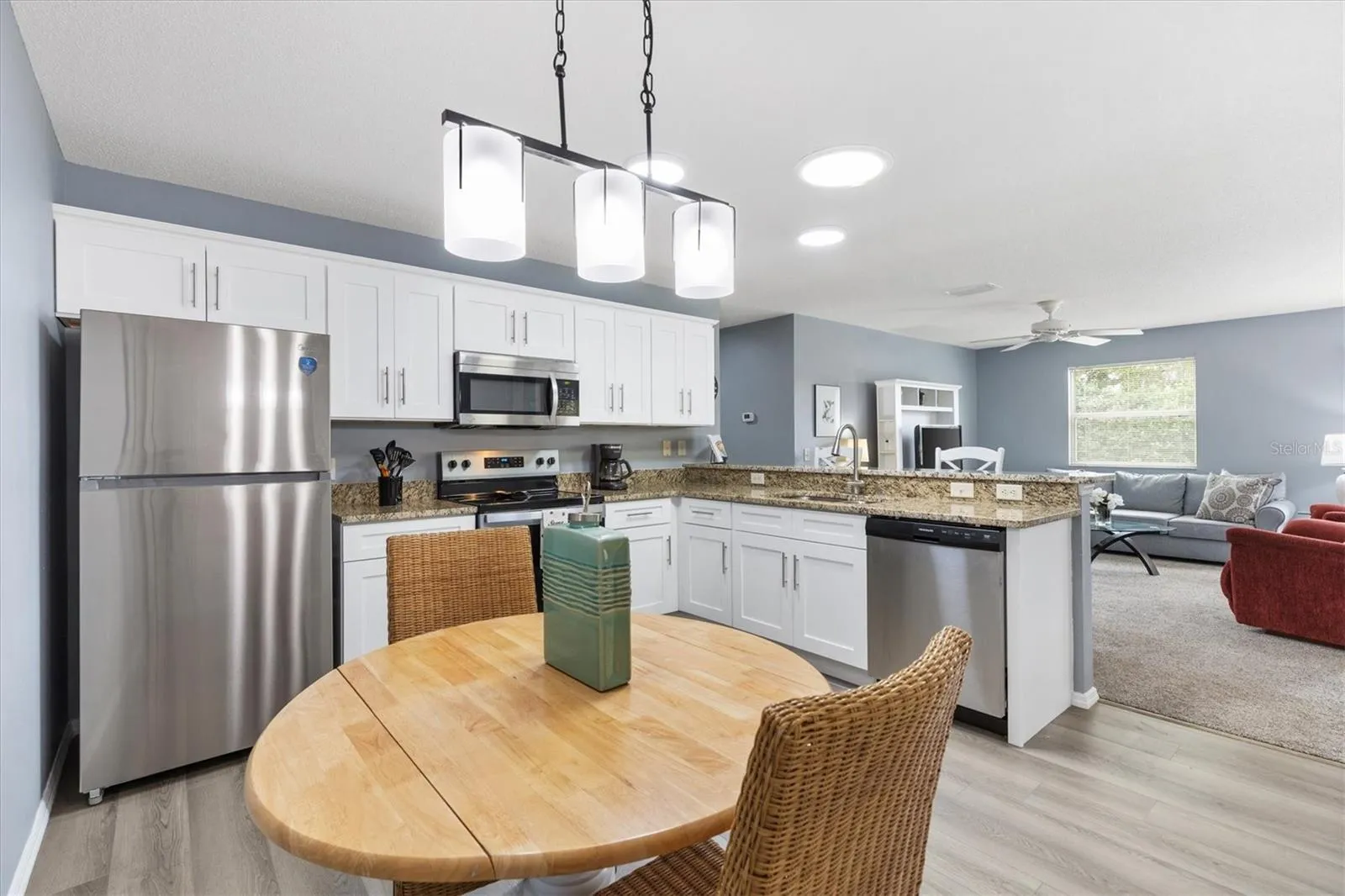 EAT IN KITCHEN