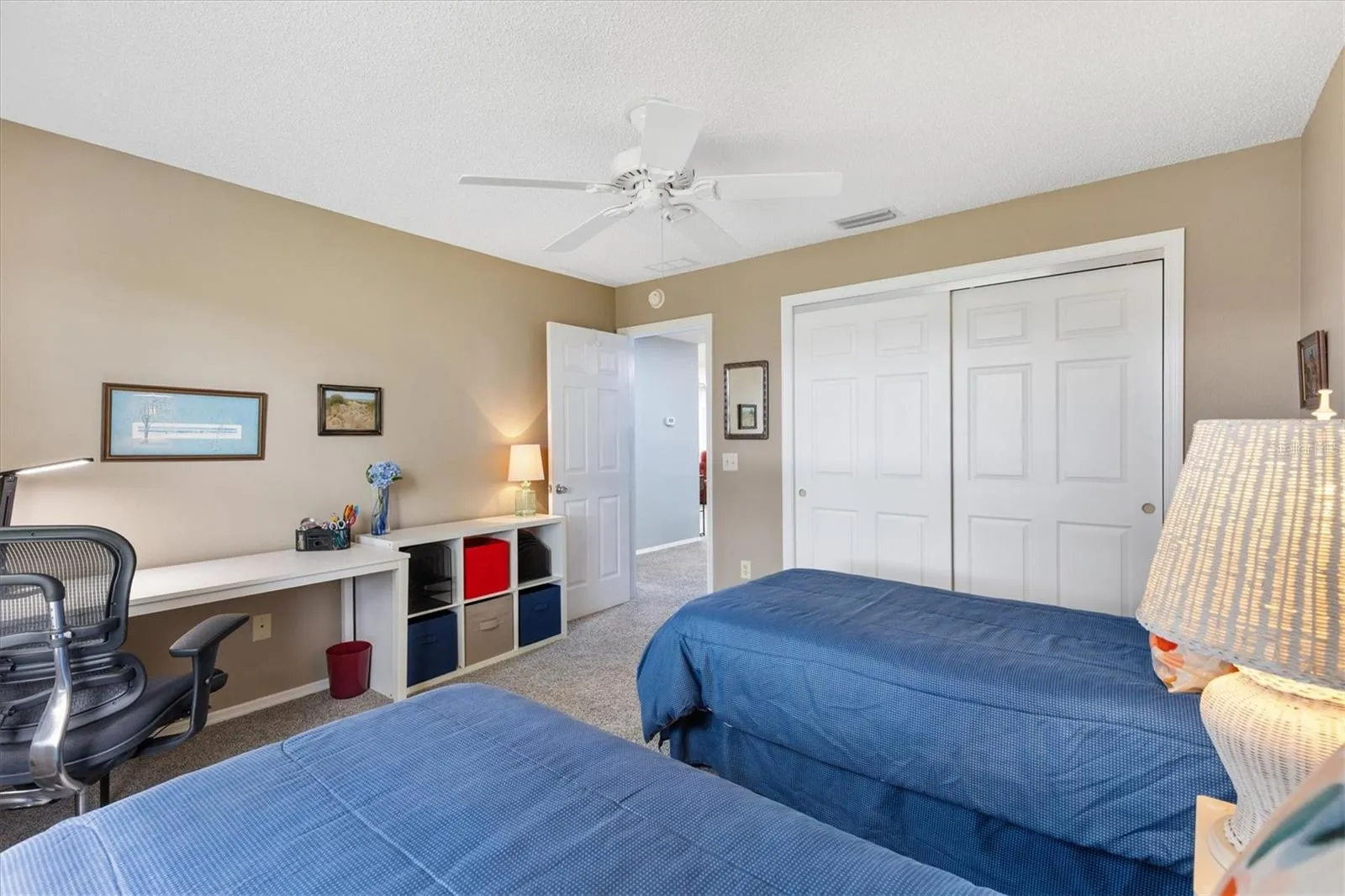 2 BEDROOM WITH DESK &amp; CHAIR/HOME OFFICE
