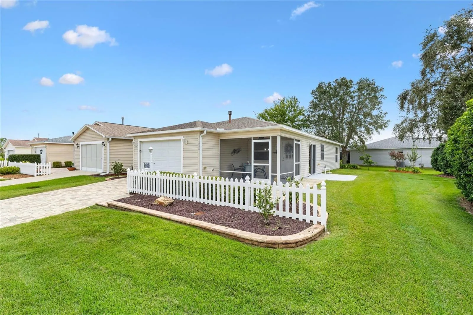 PAVOR DRIVEWAY WITH LARGE LOT