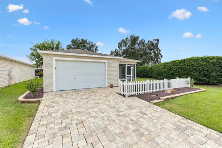 PAVOR DRIVEWAY WITH LARGE PRIVATE LOT