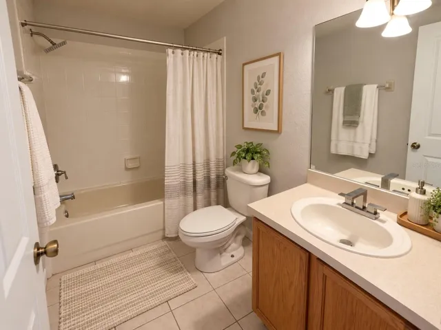 2nd bathroom virtual staging
