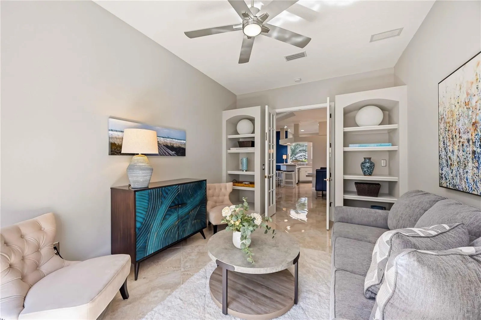 Den/Can be used as extra guest room.