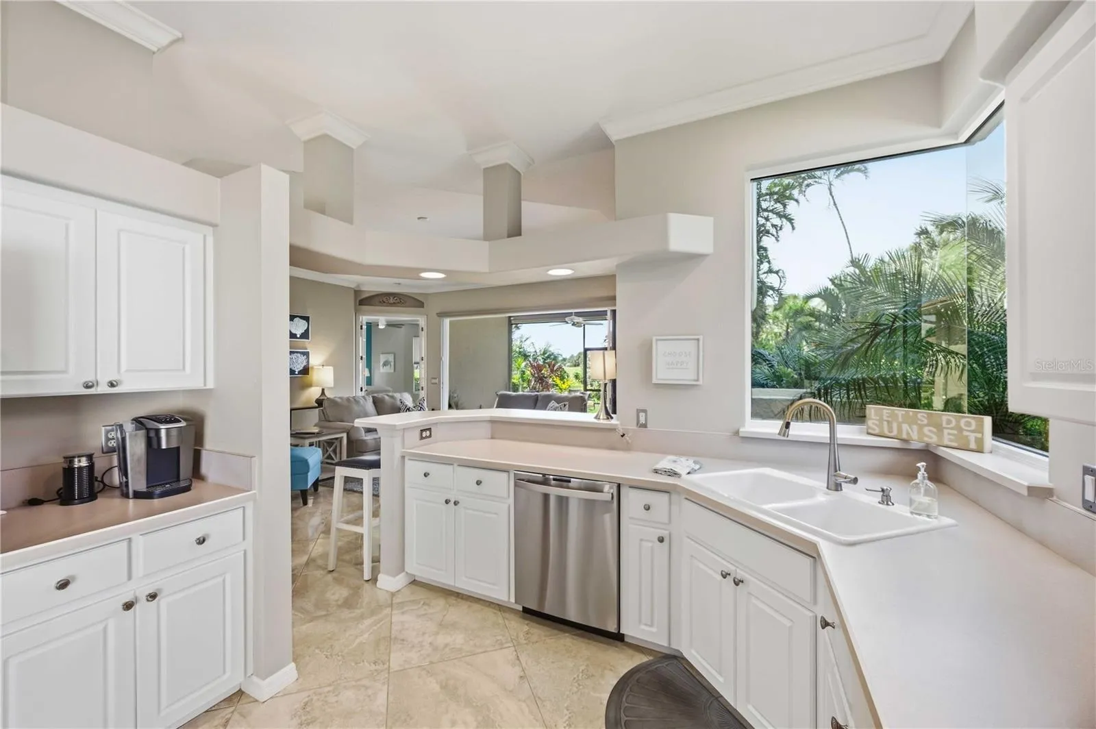 Great kitchen with all. new appliances