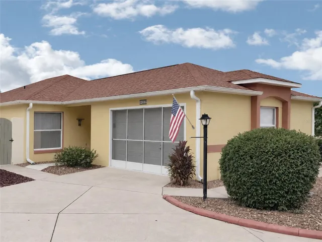 1318 Balboa Ct, The Villages, FL 2-bed, 2-bath, liv/din + enclosed lanai with sliding windows