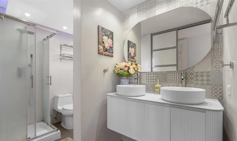 Bathroom #2: Ensuite Bath