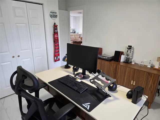Bedroom/Office