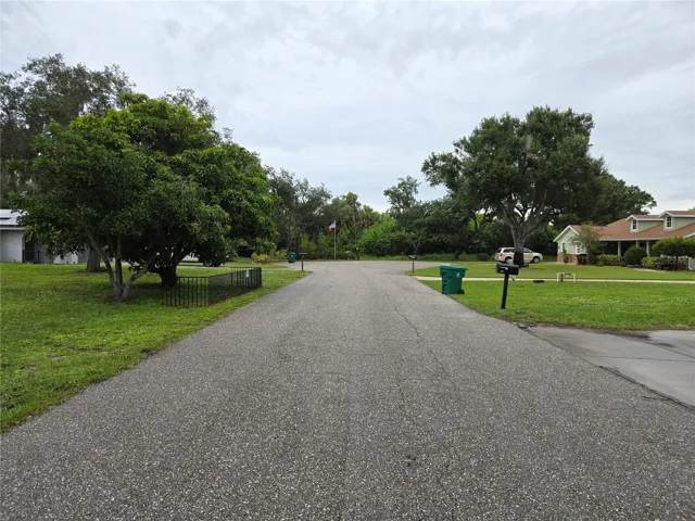Cul-de-sac street view
