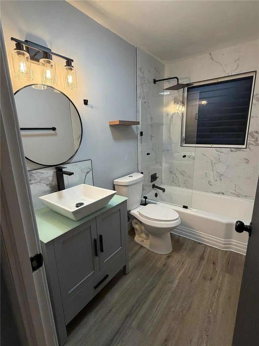 Second bath entryway