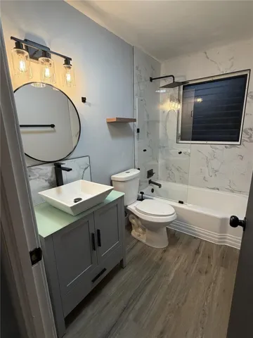 Second bath entryway