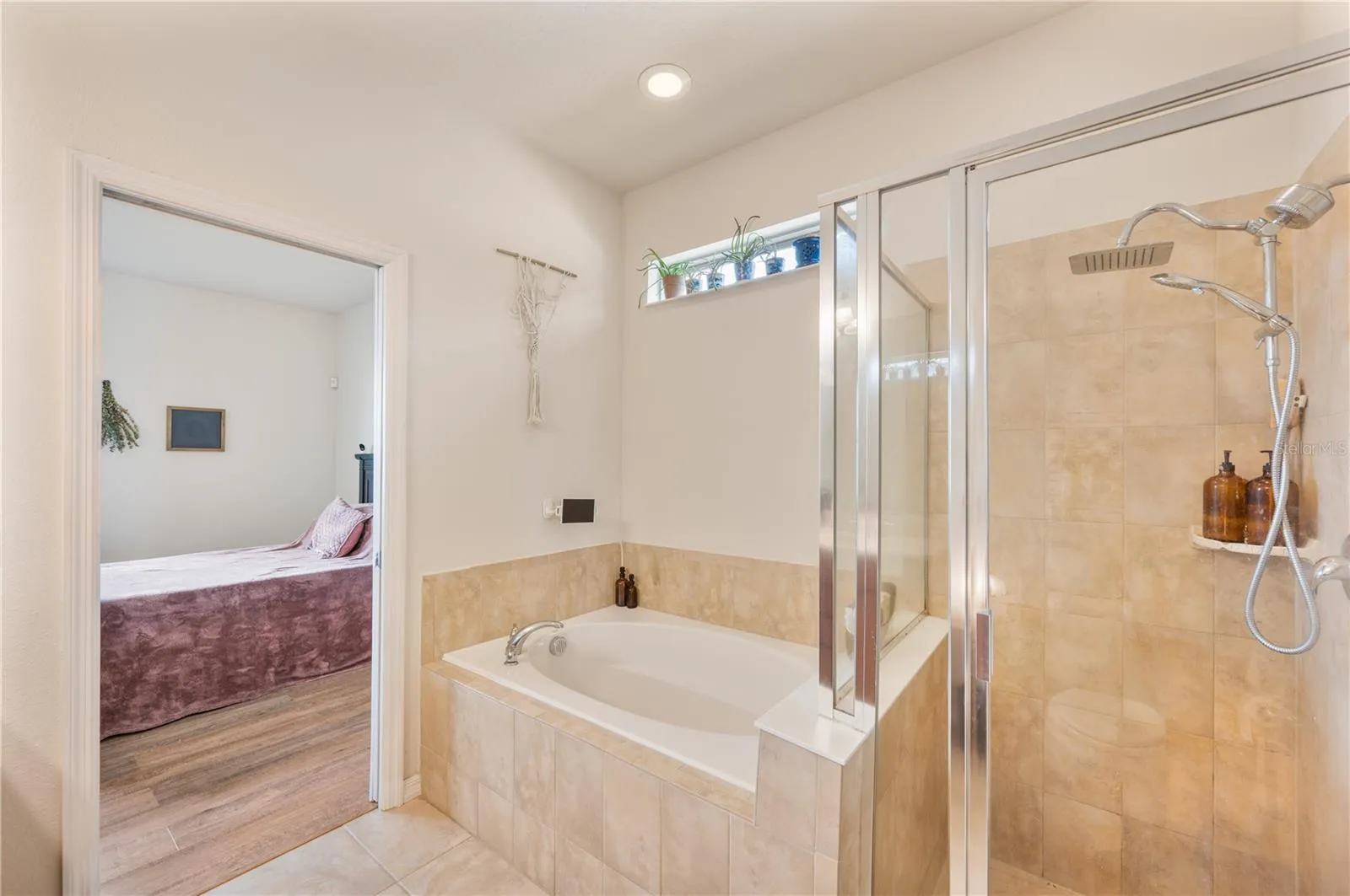 Primary Bath / Garden Tub / Dual Sinks