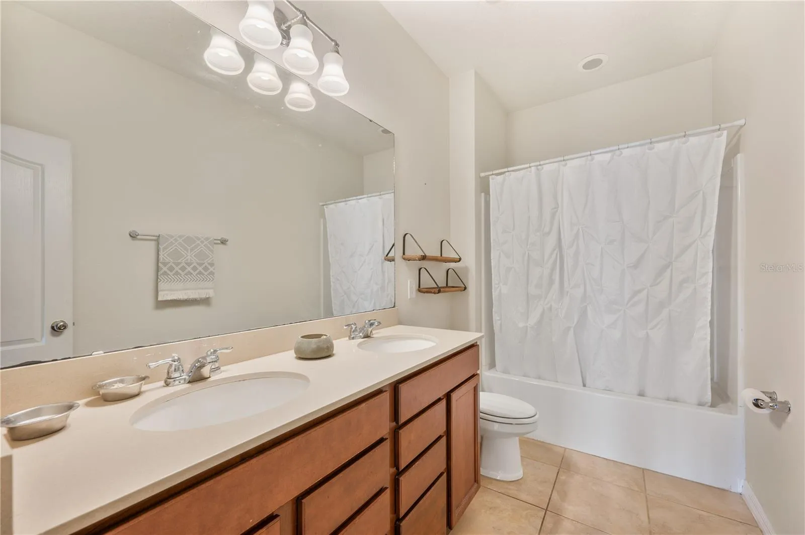 Hallway Bathroom / Dual Sinks