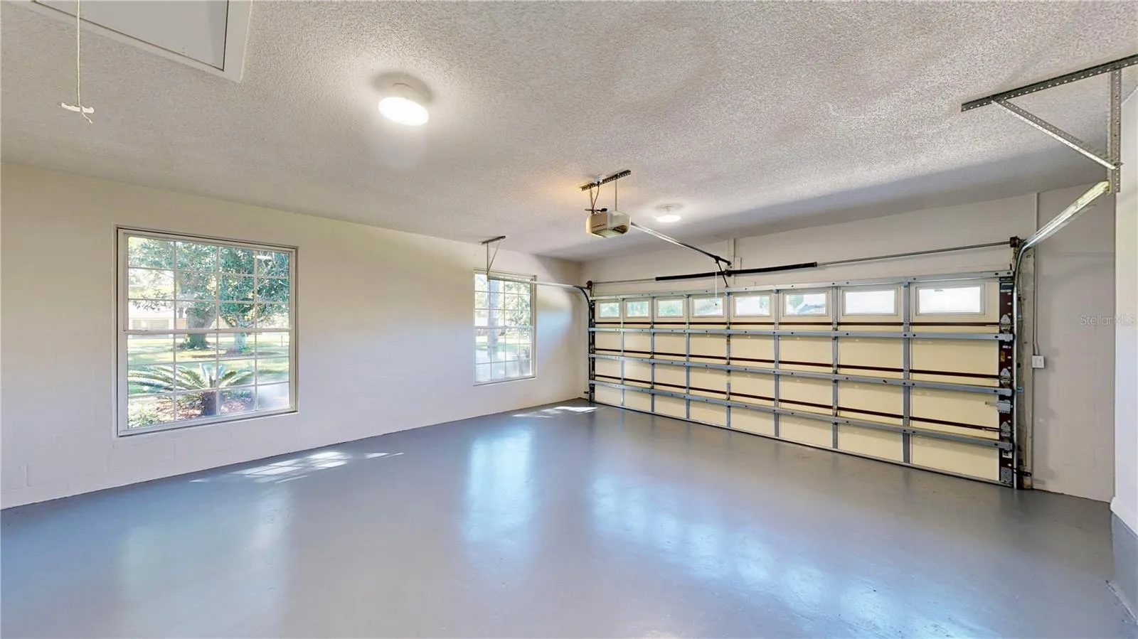 Garage 1 of 2