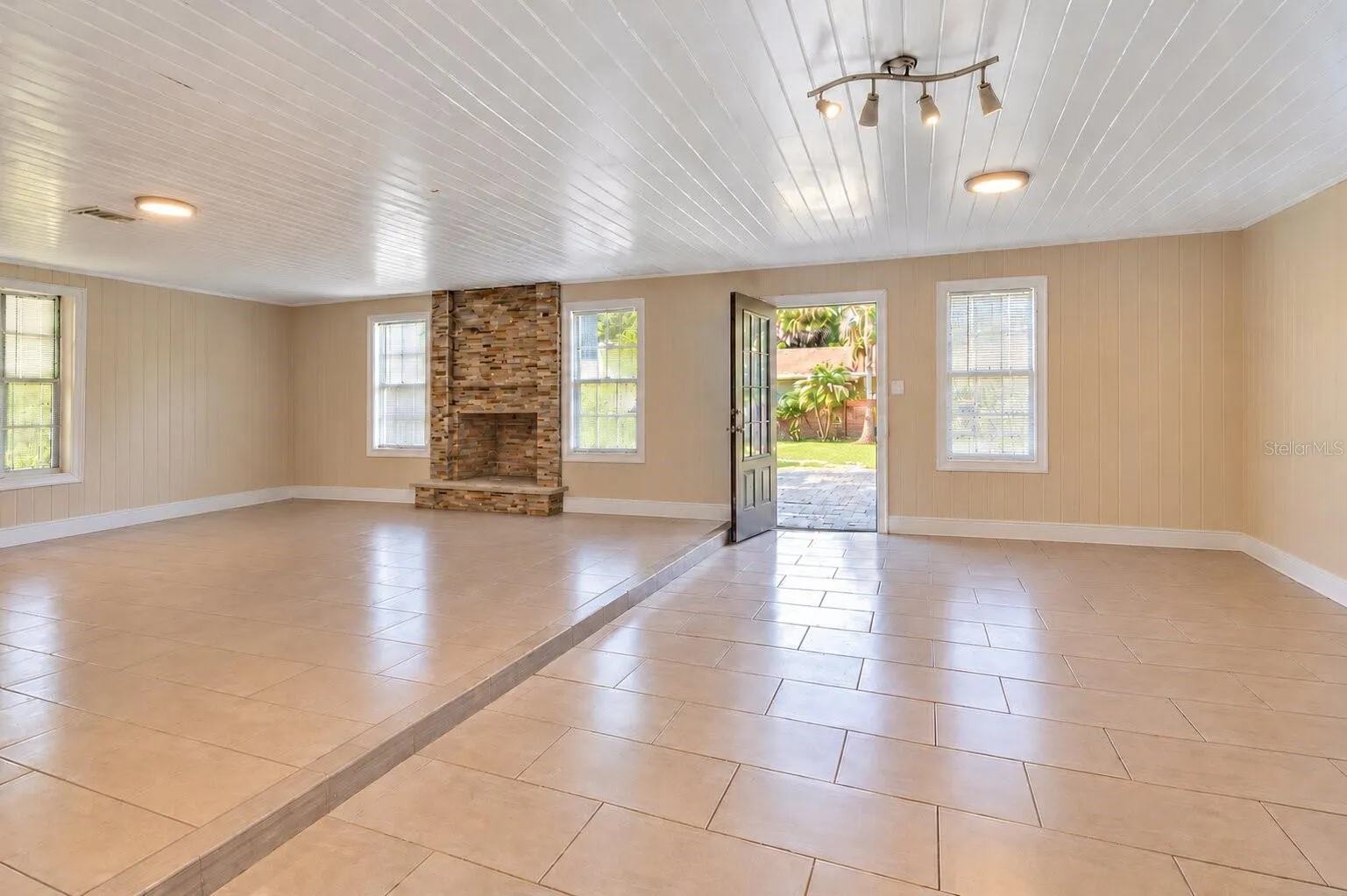 Backroom/ Bonus Room