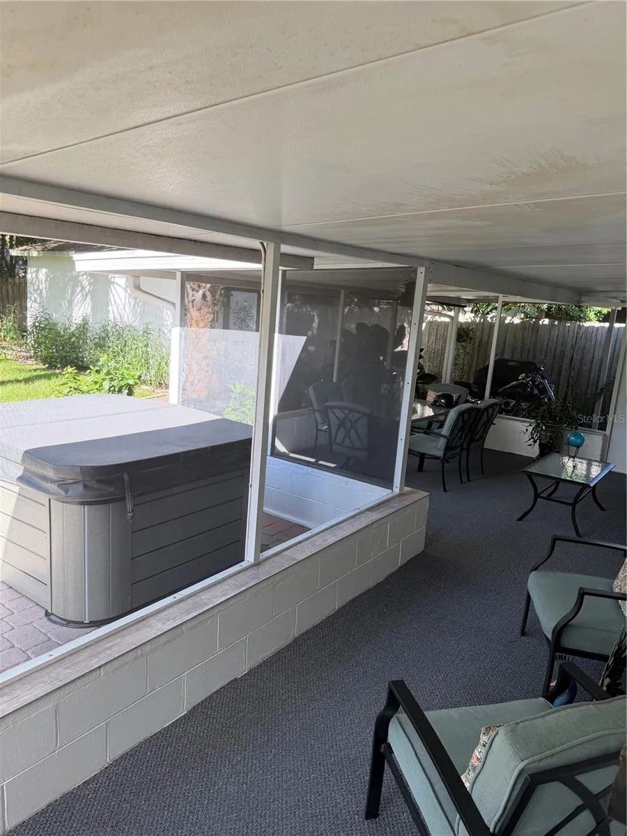 Screen porch